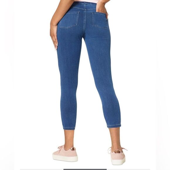Hue Women's Mid-Rise Pull-On Denim‎ Capri Leggings - Picture 2 of 4